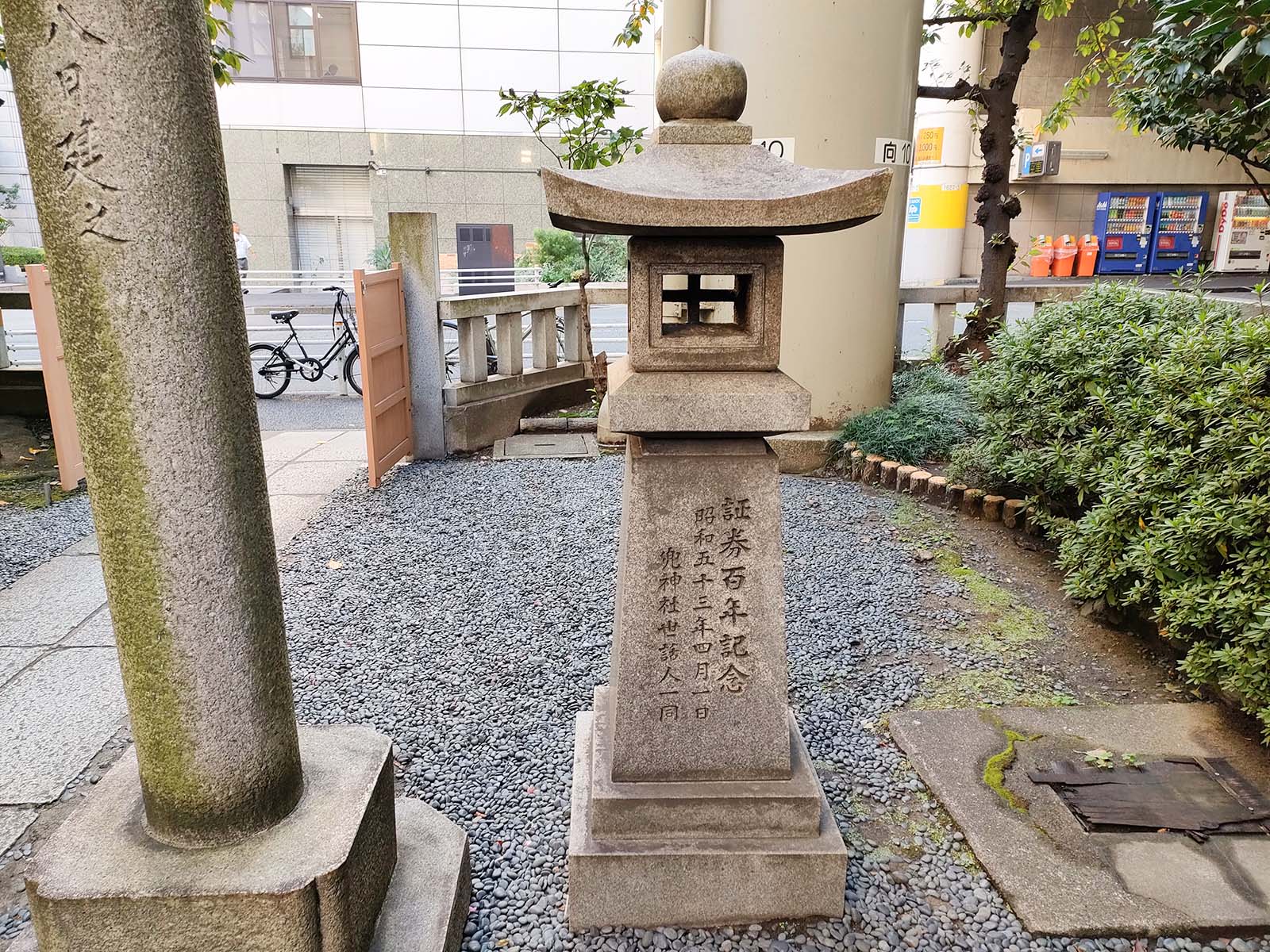 兜神社の灯籠